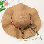 Stråhatt i Raffia – Solhatt Med Blommig Kant Och Band