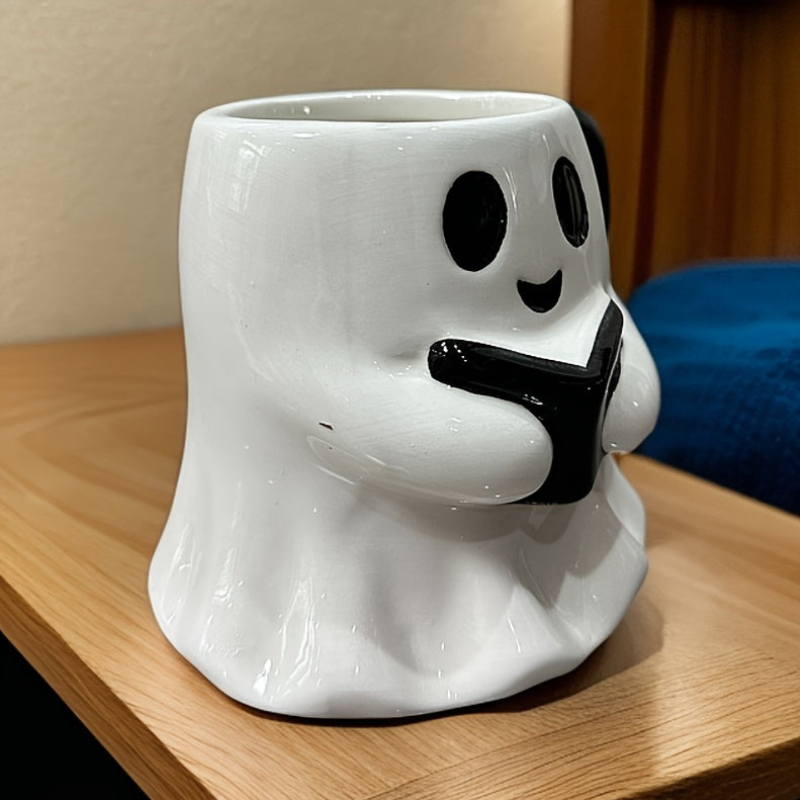 Halloweenmugg i Keramik med Spökdesign | Rund 280 ml Mugg med Spöke som Håller en Bok | För Varma och Kalla Drycker | Olsson