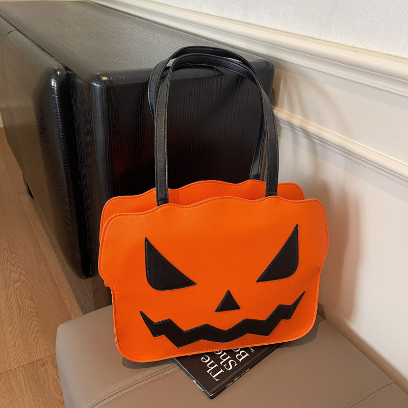 Halloween Messenger-Väska i PU | Kompakt Fyrkantig Väska med Pumpadesign | Förvaring för Vardagsbruk & Halloween | Olsson