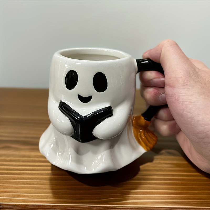Halloweenmugg i Keramik med Spökdesign | Rund 280 ml Mugg med Spöke som Håller en Bok | För Varma och Kalla Drycker | Olsson