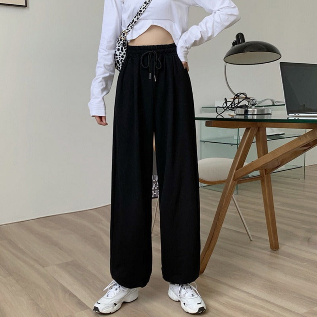 Enfärgade Sweatpants – Ankellånga Byxor För Vardag