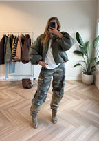 Dam Cargo-Jeans med Kamouflage | Stretch i Midjan & Normal Passform | Cargo-Byxor för Vardag & Avslappnade Outfits | Olsson