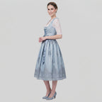 Dam Dirndl-Klänning i Polyester | Figursytt Livstycke & Utsvängd Kjol | Traditionell Festklänning för Oktoberfest | Olsson