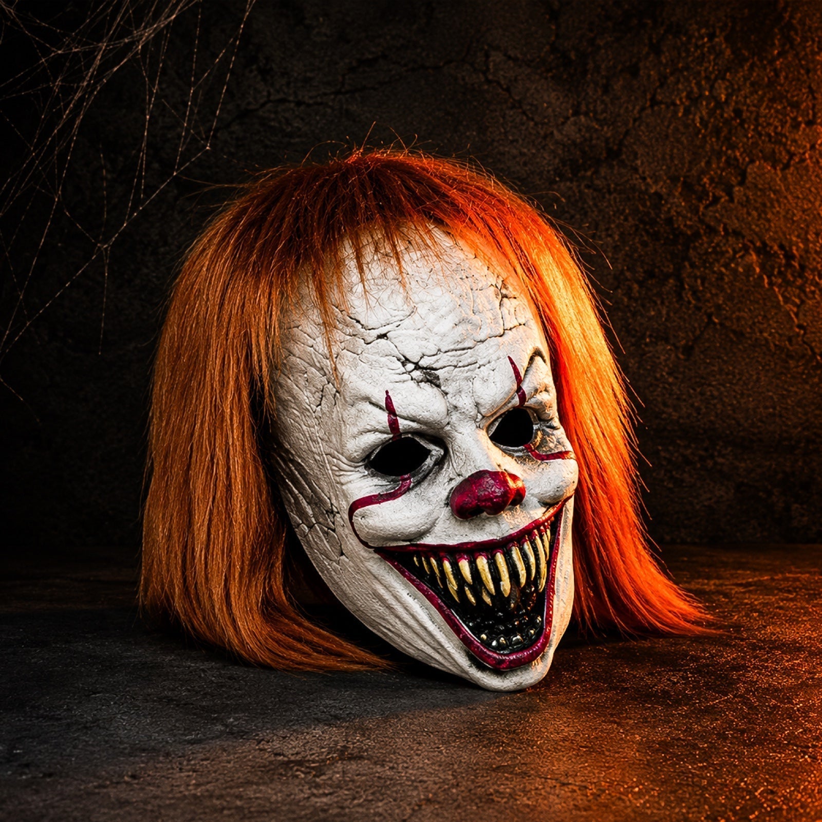 Clownmask i Latex och Silikon | Heltäckande Ansiktsdesign med Orange Hår och Tänder | Halloween Cosplay & Temafest | Olsson