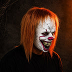 Clownmask i Latex och Silikon | Heltäckande Ansiktsdesign med Orange Hår och Tänder | Halloween Cosplay & Temafest | Olsson