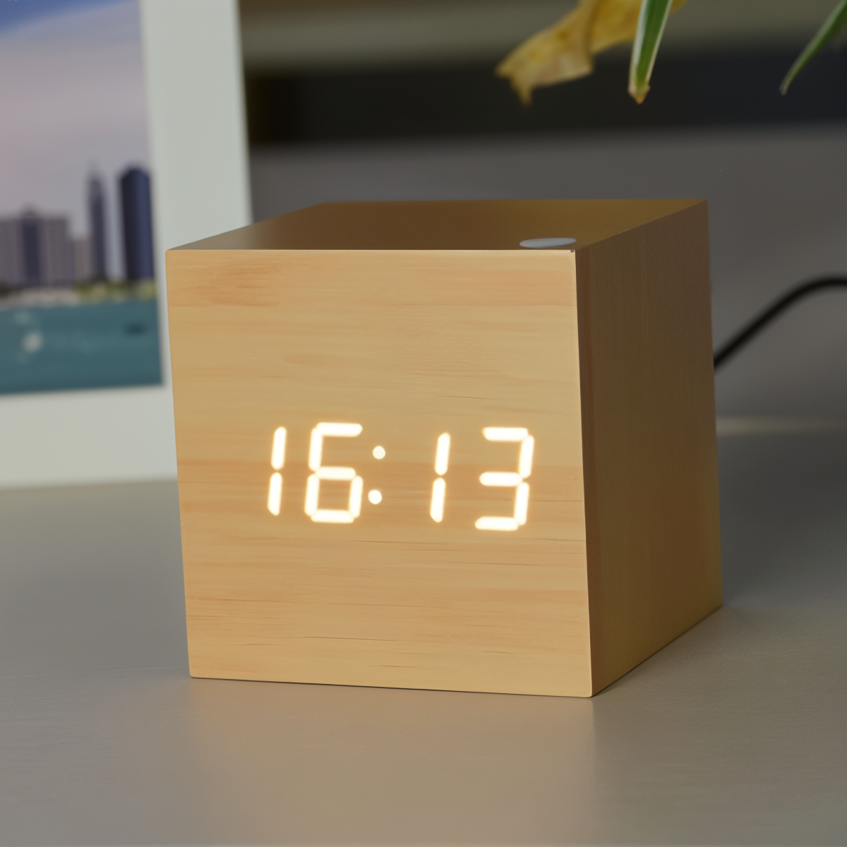 WoodTime | Träinspirerad Digital Väckarklocka med LED & Smart Alarm
