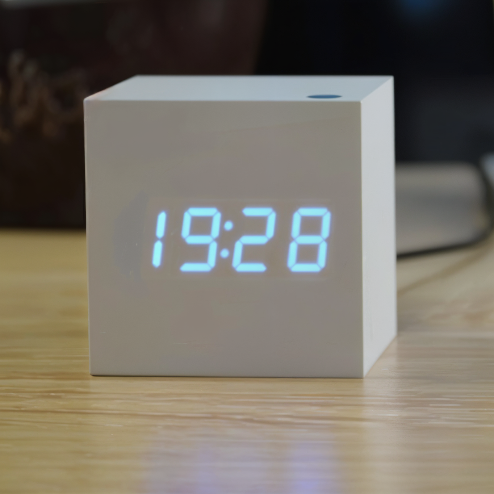 WoodTime | Träinspirerad Digital Väckarklocka med LED & Smart Alarm