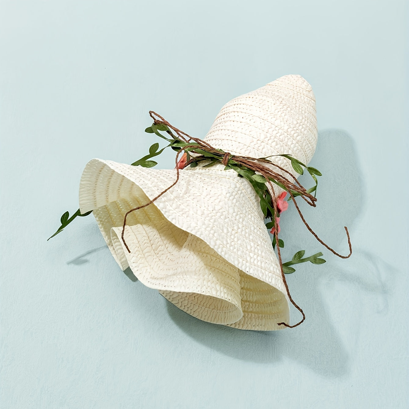 Stråhatt i Raffia – Solhatt Med Blommig Kant Och Band