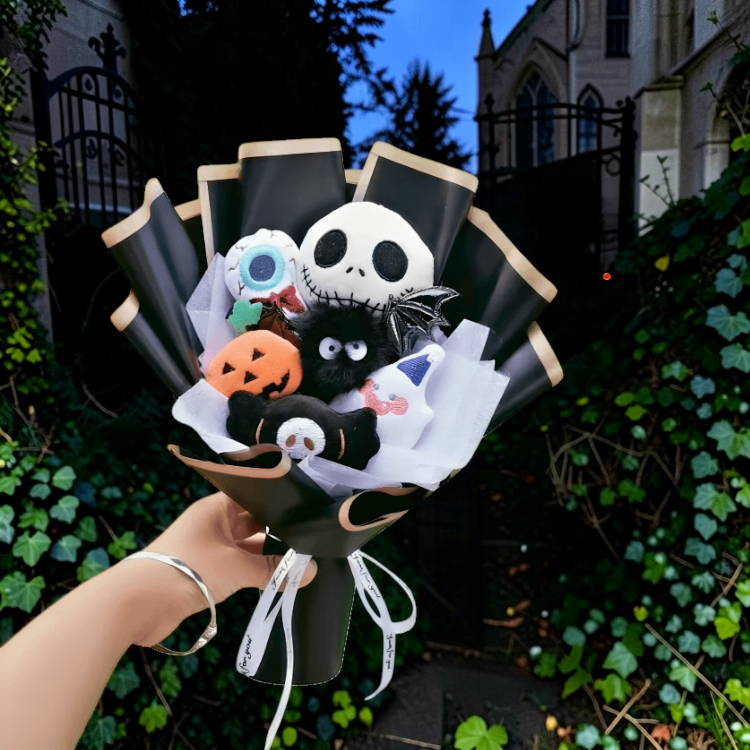 Halloween Plyschkaraktärsbukett i Bomull | Svarta Figurer med Dekorativa Rosor | Temaarrangemang för Säsongsdekoration & Presenter | Olsson